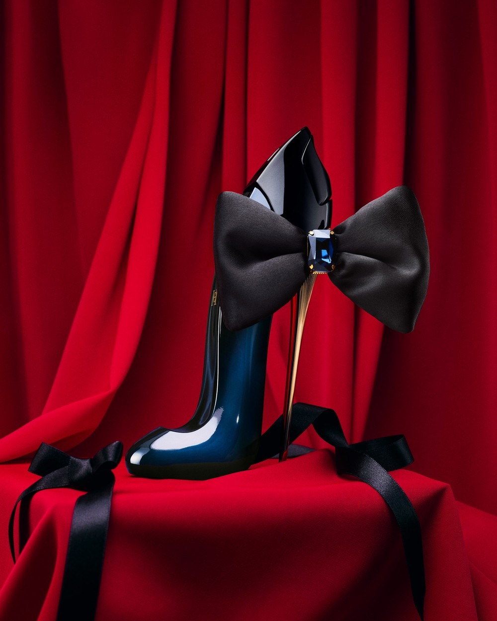 Carolina Herrera Good Girl Bow - огляд і ціна Shop Home Fragrance