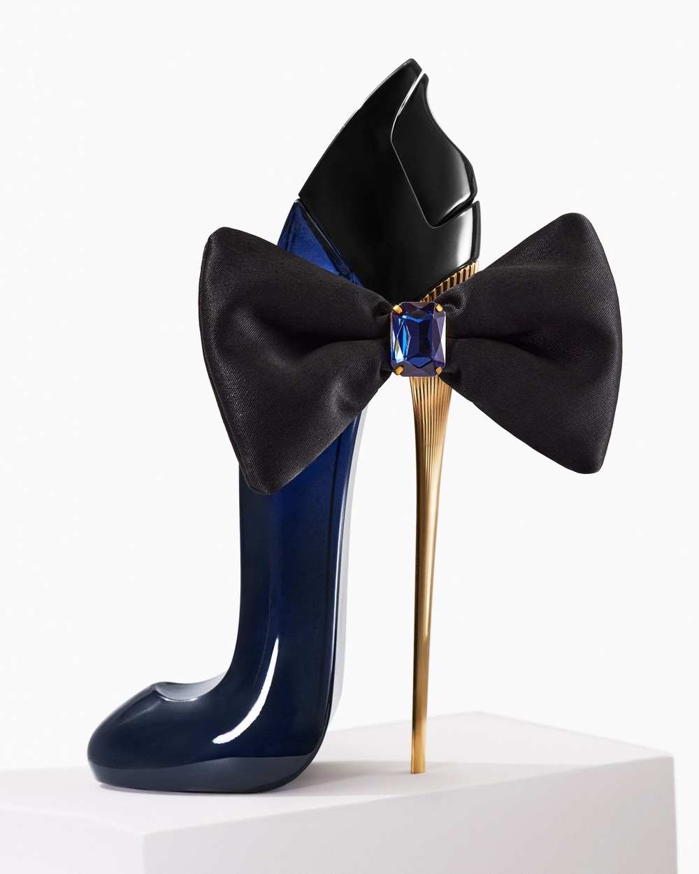 Carolina Herrera Good Girl Bow - огляд і ціна Shop Home Fragrance